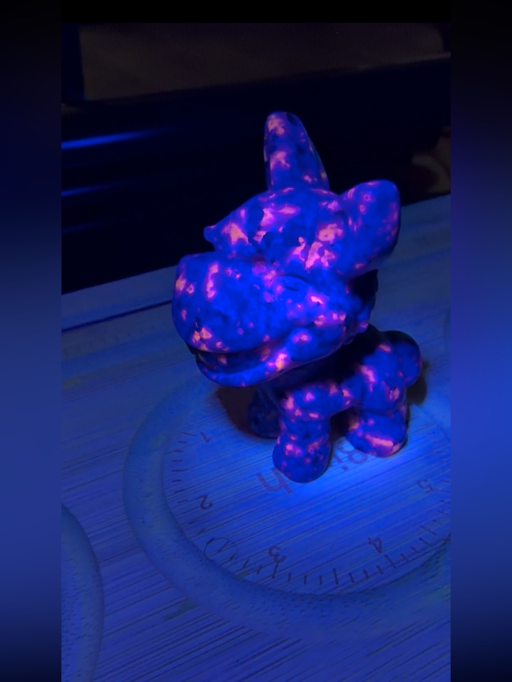 Natural Yooperlite Donkey Shrek Stone Carving UV Reactive Figurine - Picture 7 of 12